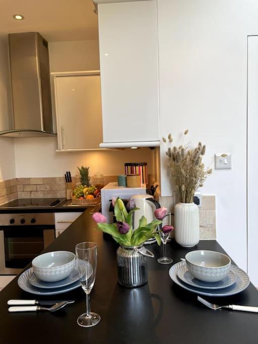Cute&Cozy Studio Apt In Barons Court Londres Exterior foto